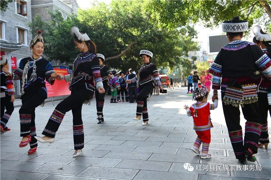 寻根"红河县" |绚丽多彩的彝族服饰