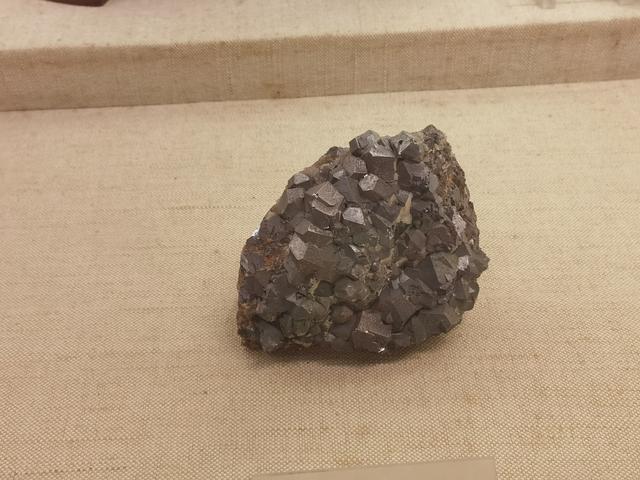 主要含铅矿石有方铅矿,白铅矿和硫酸铅矿