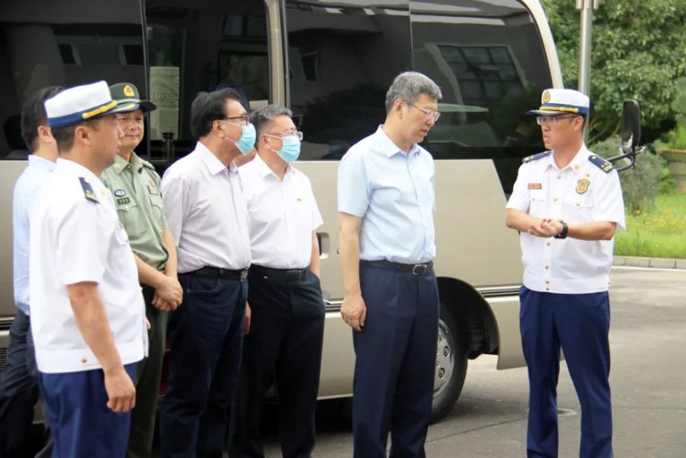 通辽市市委书记孟宪东一行看望慰问通辽市森林消防支队指战员