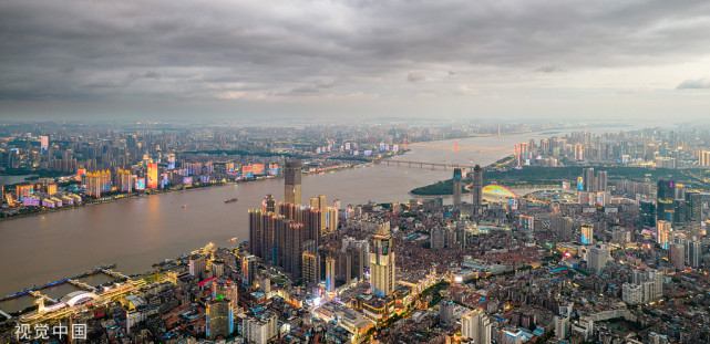 武汉:俯瞰城市建筑风光