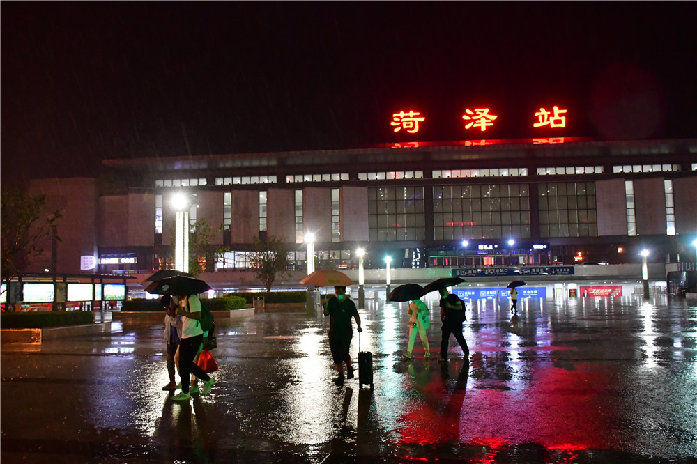 "烟花"影响 经菏部分列车晚点,菏泽火车站启动应急预案