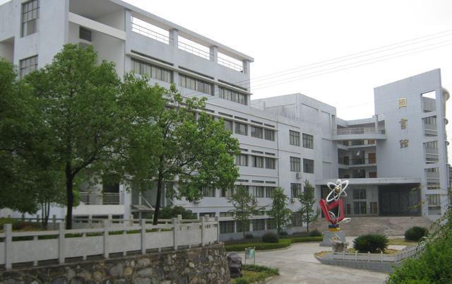 1)湖南省衡山县岳云中学简称"岳云中学,位于湖南省衡山县,是一所