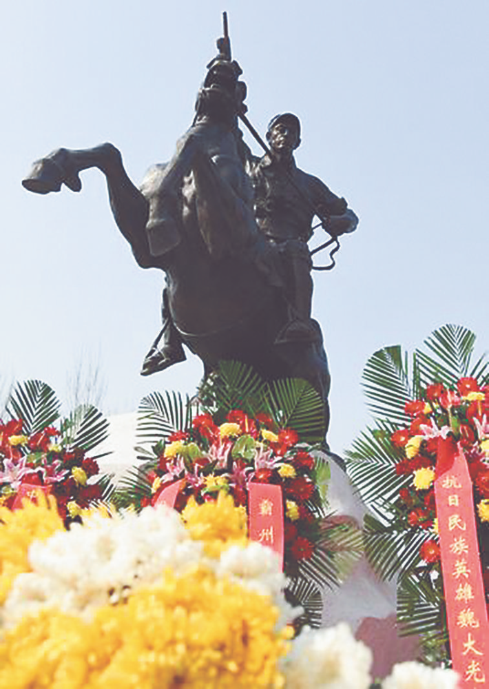 坐落在霸州市生态公园里的魏大光雕像.(资料片)