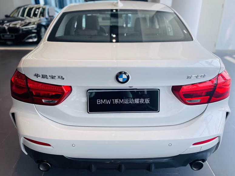 体验耀夜版宝马1系:外观造型很