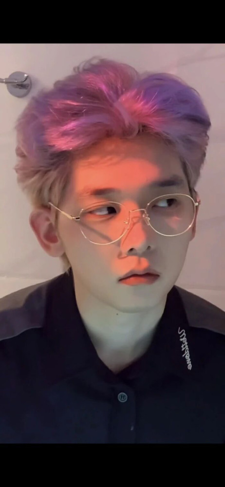 不高兴的小八这么帅真的很难不爱啊