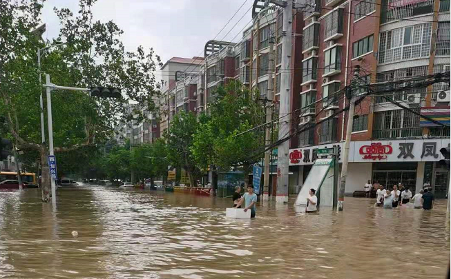 致敬河南暴雨中挺身而出的好心人!