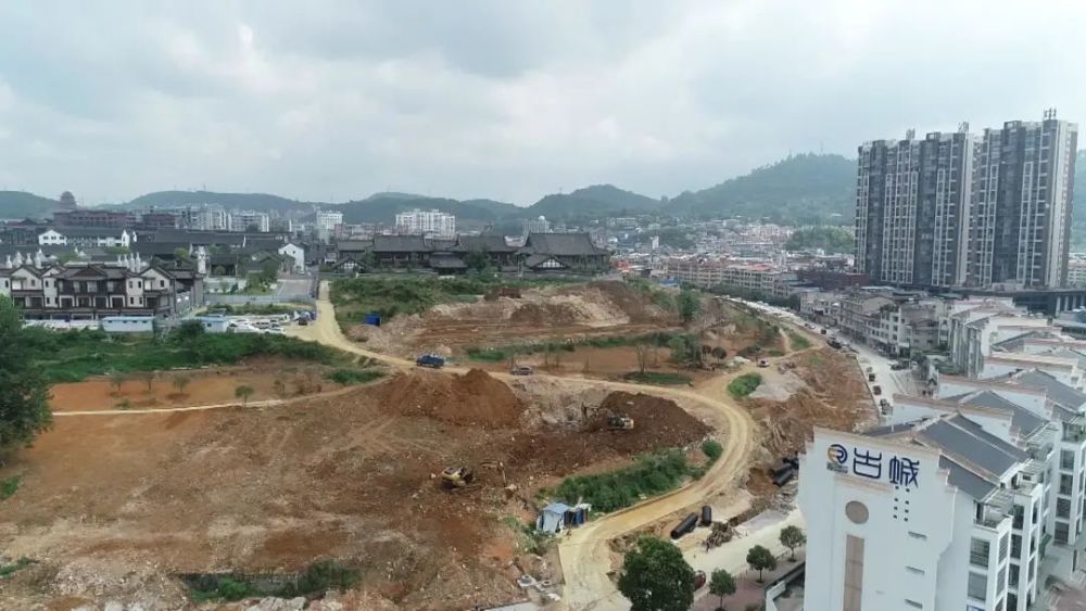 日前,福泉市发现了被埋藏的明初土筑城墙.
