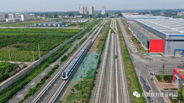 多图首秀地铁11号线列车下线作为北京首条智慧轨道交通示范线有啥不一