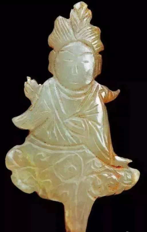 形形色色的玉石人像,以其五官,发式,衣冠服饰和举手投足间的身段姿态