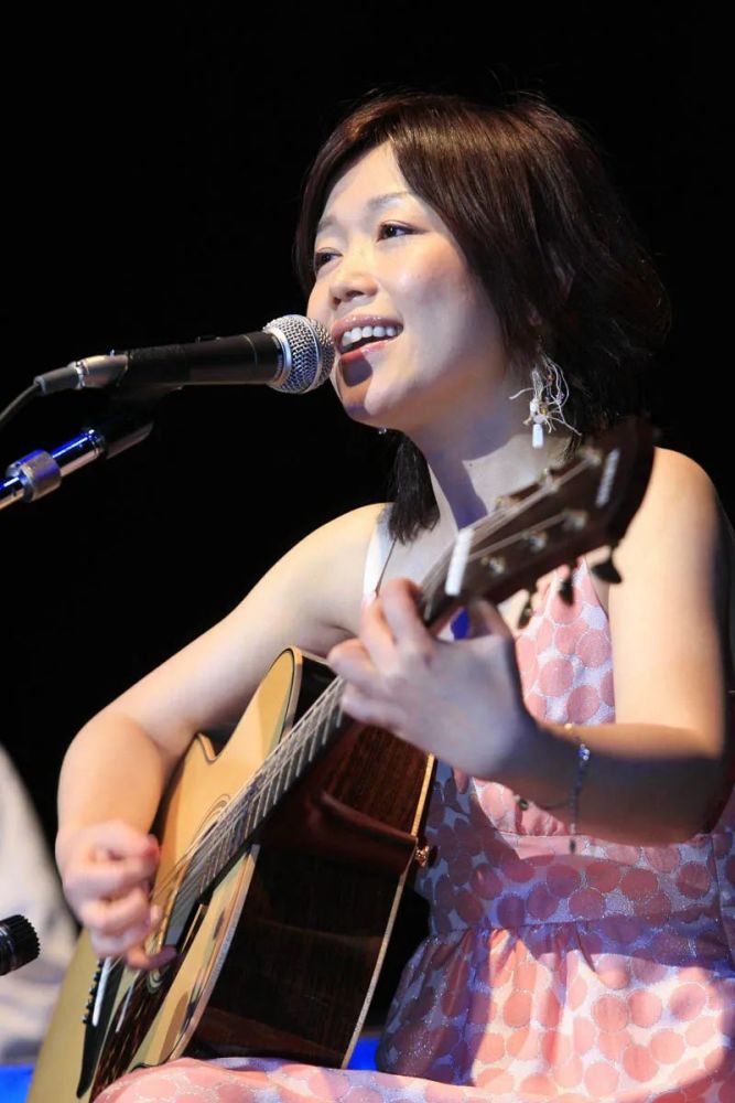 才48岁!知名女歌手突然去世,这首歌很多人都听过