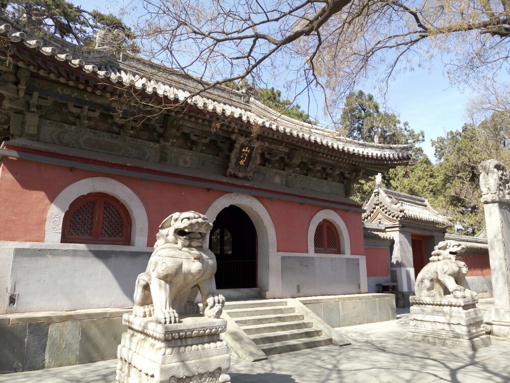 北京一座坐西朝东,建筑沿着中轴线布局的寺庙,是4a景区