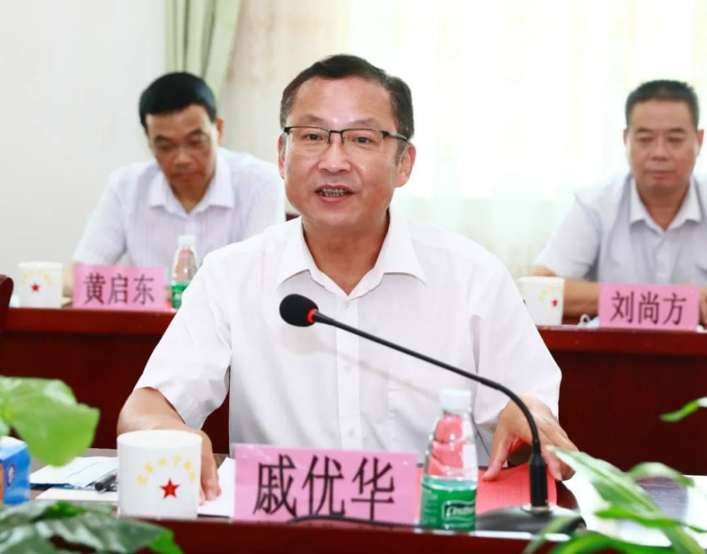 戚优华率队慰问驻兴部队官兵