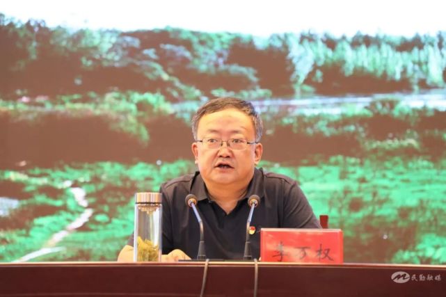 县委书记李万权在开班仪式上对全县经济高质量发展现状进行分析 民勤