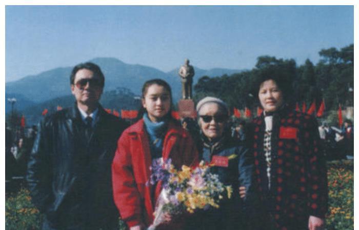 毛远新进秦城后深深自责女儿双耳失聪是我连累了她