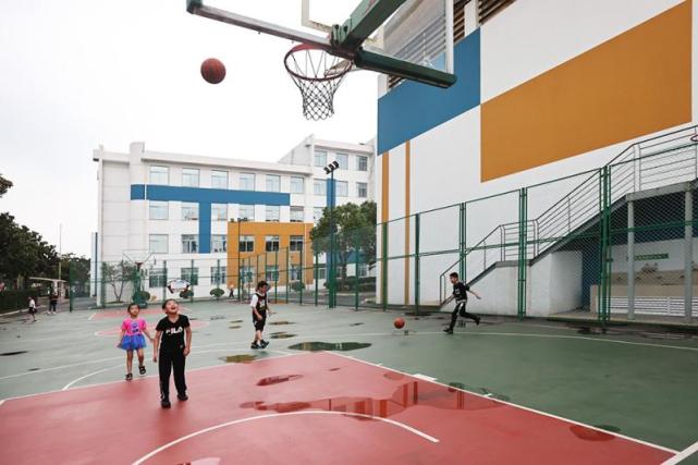 上海嘉定多所学校运动场馆,设施暑假期间对公众开放