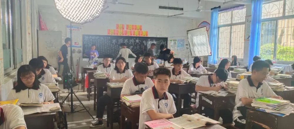 信息共享电影短片学生头在隆回一中开机
