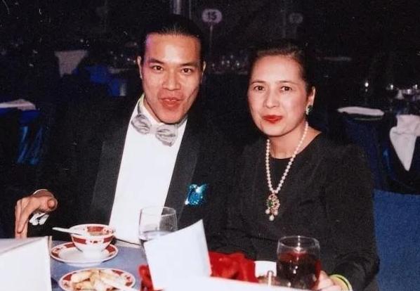 1999年宝咏琴单方面宣布分手前男友追讨39条内裤11亿服务费