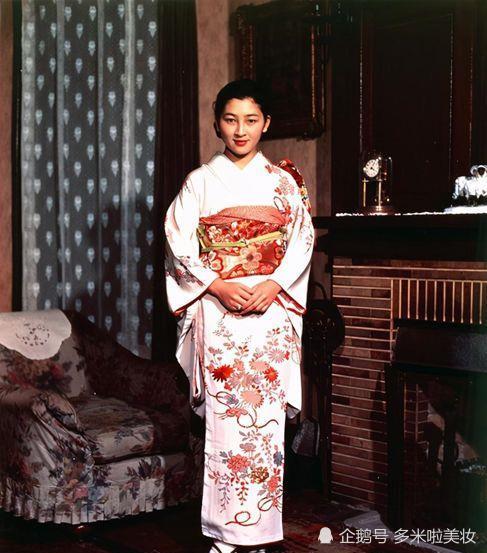 日本皇后美智子年轻时多美?说出来你或许不信,但老照片不会说谎