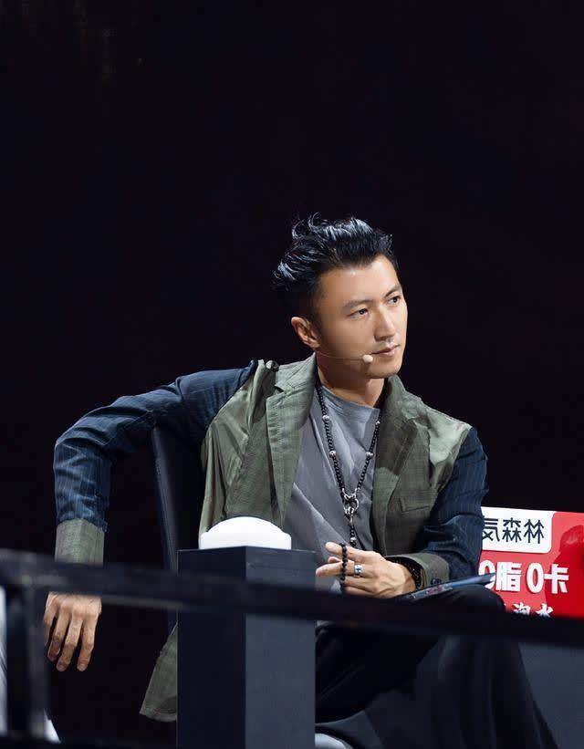 谢霆锋潮流造型,丸子头 西装,男人味十足!40岁变身潮男