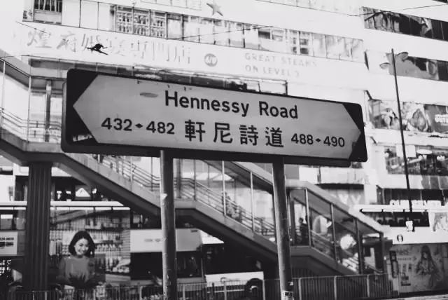 看过这部电影的话,应该知道轩尼诗道的176号,就是汤唯和张学友一起喝