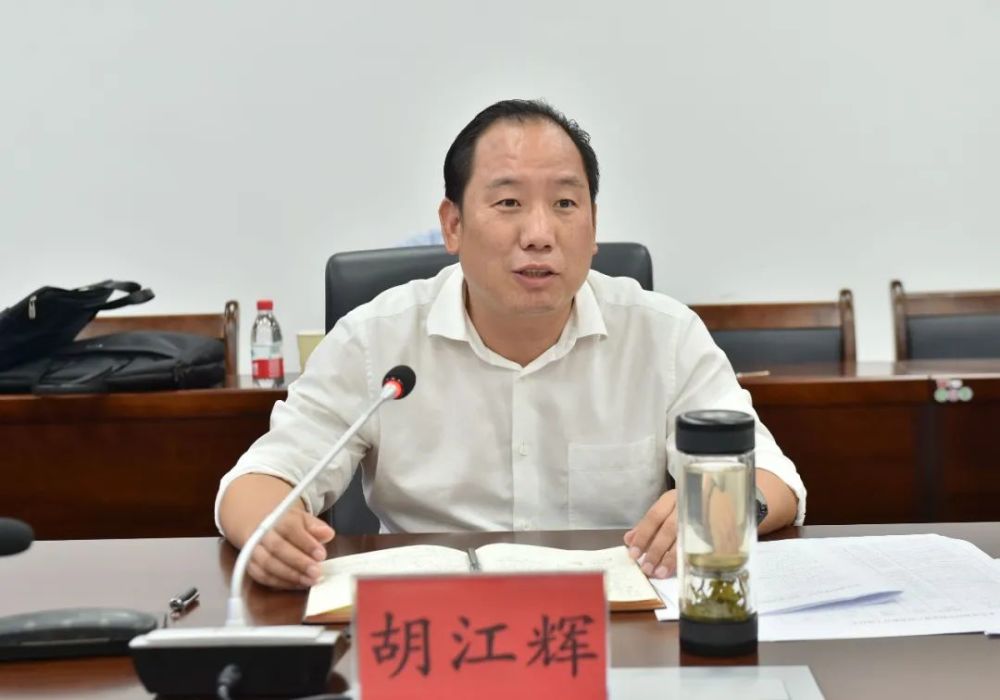 此外,胡江辉还就水富市提请帮助协调解决的困难和问题明确处理意见.