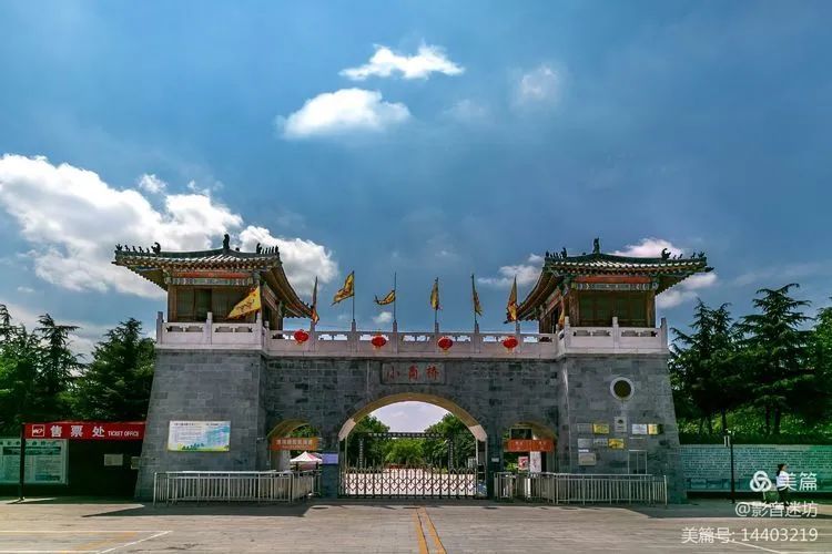 小商桥景区位于漯河市临颍县城南10公里皇帝庙乡商桥村与漯河市郾城