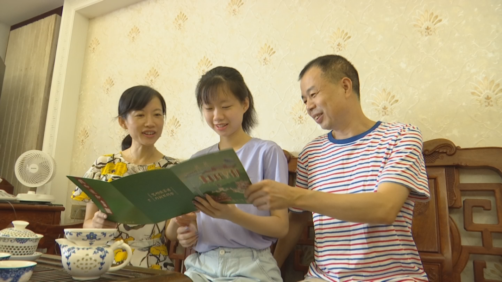准大学生录取通知书派送中