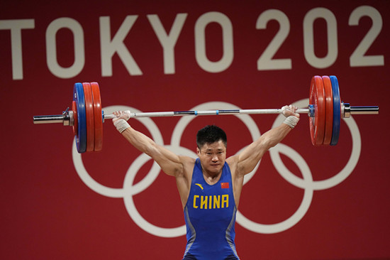 至此,出战东京奥运会的4名中国男子举重选手,均登上最高领奖台.