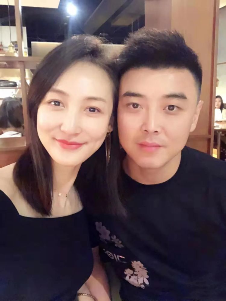 前不久,王皓的妻子闫博雅更新了社交媒体,其中写道:"祝贺中央民族