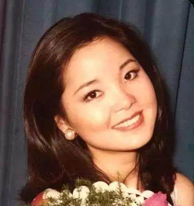 42岁邓丽君死因成谜,去世一个月后,国军少将爆料:她是