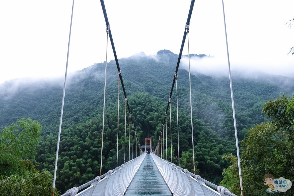 六安霍山大峡谷,有华东一绝的漂流,还有安徽最长的悬跨式玻璃桥