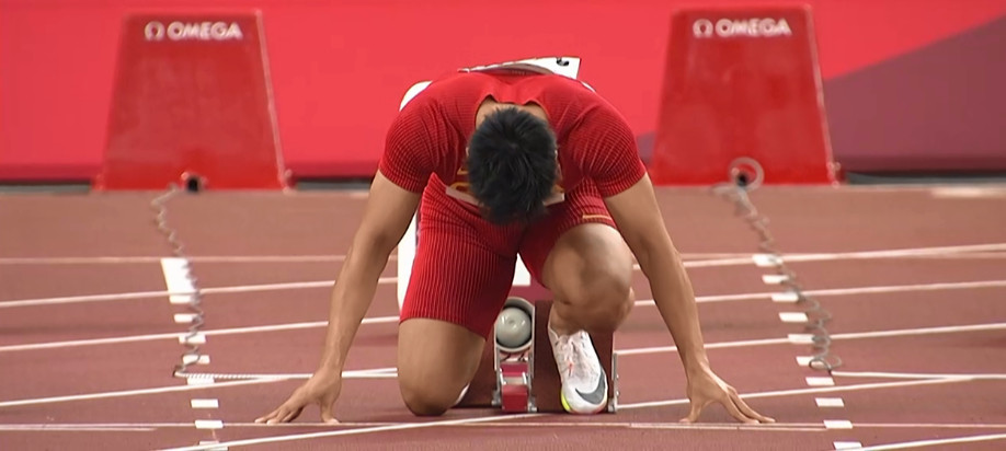 男子100米预赛,苏炳添"回头望月"轻松晋级半决赛