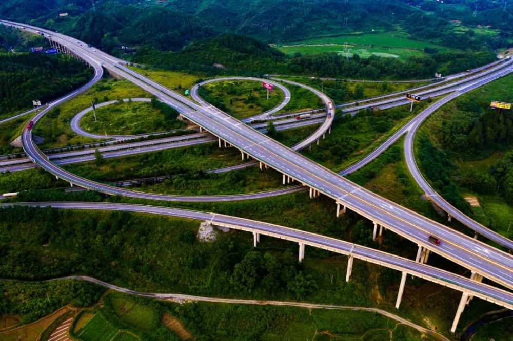 中国河南某高速就是战备高速公路