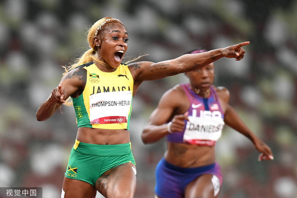 今晚的女子100米决赛,牙买加三位女飞人包揽前三名,汤普森以10秒61