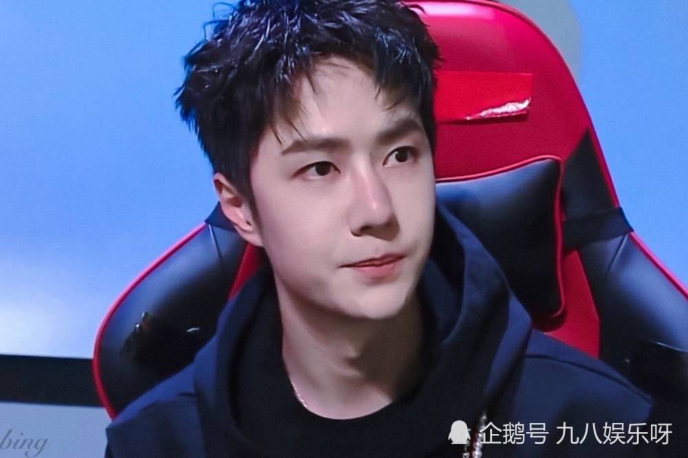王一博拿信号枪好帅,见"绿海"秒变脸,粉丝高呼:陈宇快来