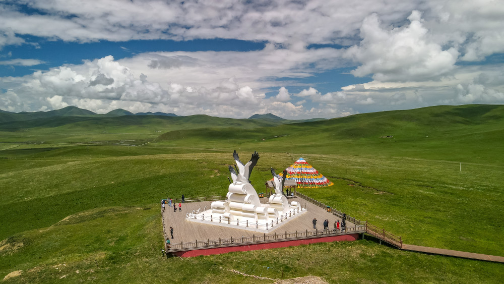 甘南扎尕那小众景点,绿草如茵的郭莽湿地,土拨鼠很可爱