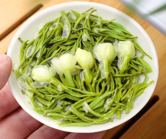 茉莉正当时宜饮茉莉花茶碧潭飘雪茉莉花与茶