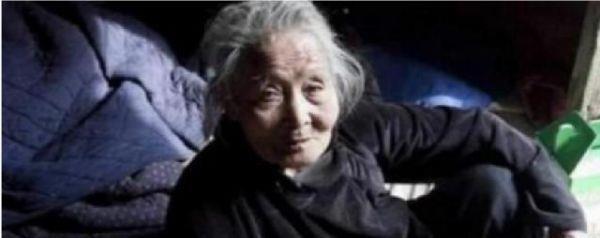 江西孤寡老人王添彩不愿花钱就医病死家中遗产6人清点3小时