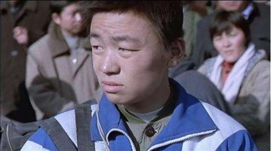 捐款100万后,王宝强现身小诊所治病,女友冯清的贴心碾压马蓉!