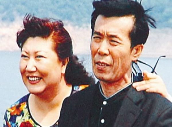 看完赵丽蓉的墓地,再看高秀敏的墓地,网友:令人敬重的演员
