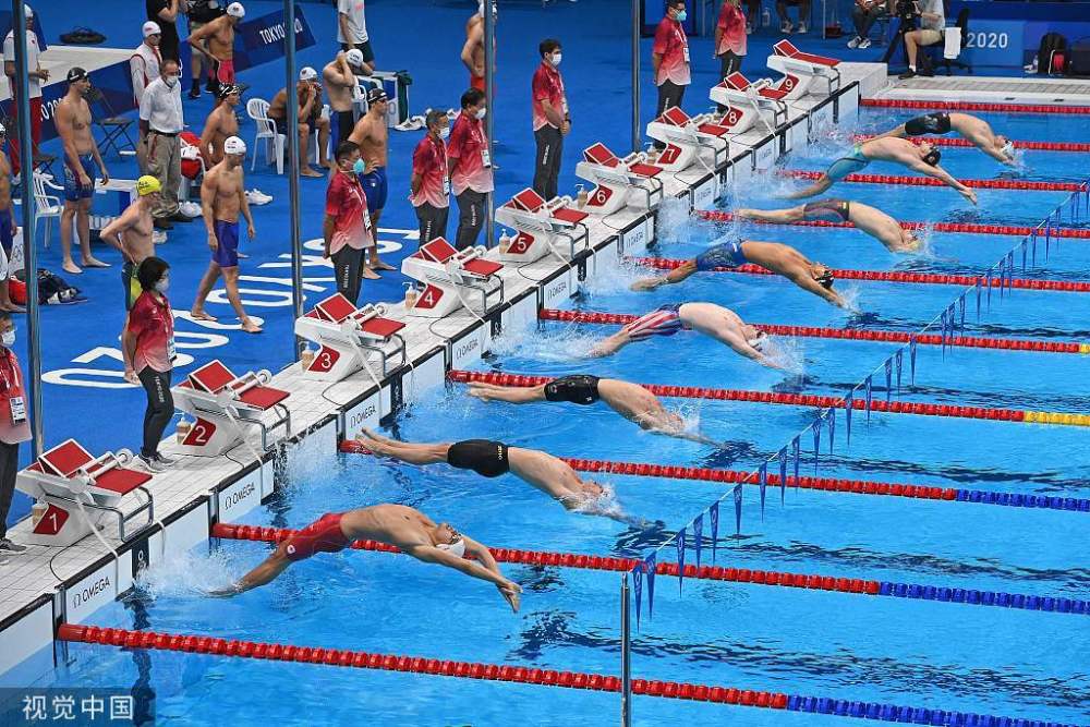 男4x100混合泳接力美国破世界纪录摘金 中国取消成绩