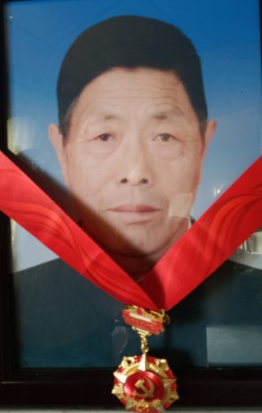 学习优秀党员优秀干部郝松德的红旗渠敬业精神