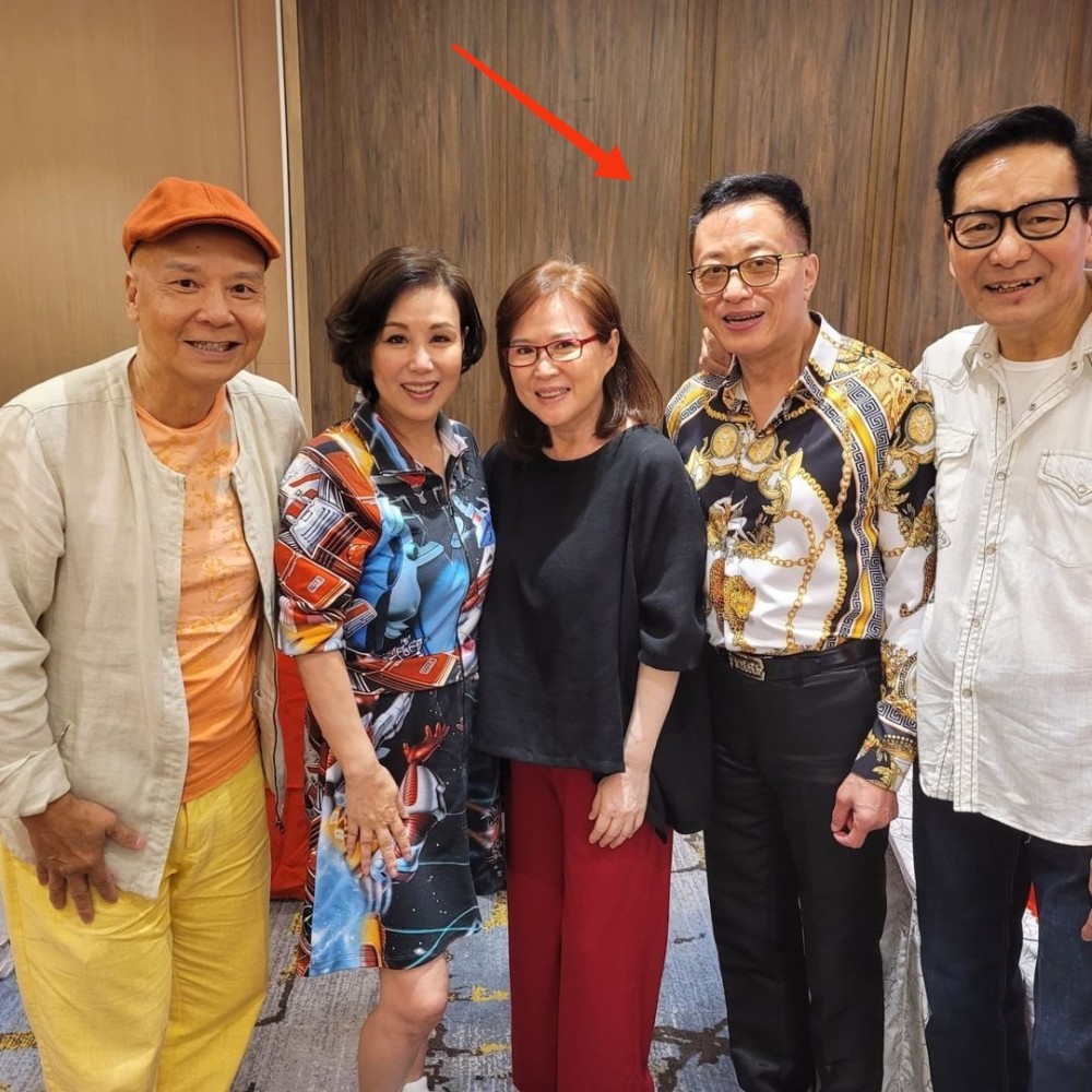 tvb老戏骨重聚!鬼婆罗兰满头白发状态好,刘纬民息影30年已发福