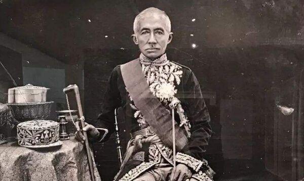 1853年,朱拉隆功出生,父亲是拉玛四世.