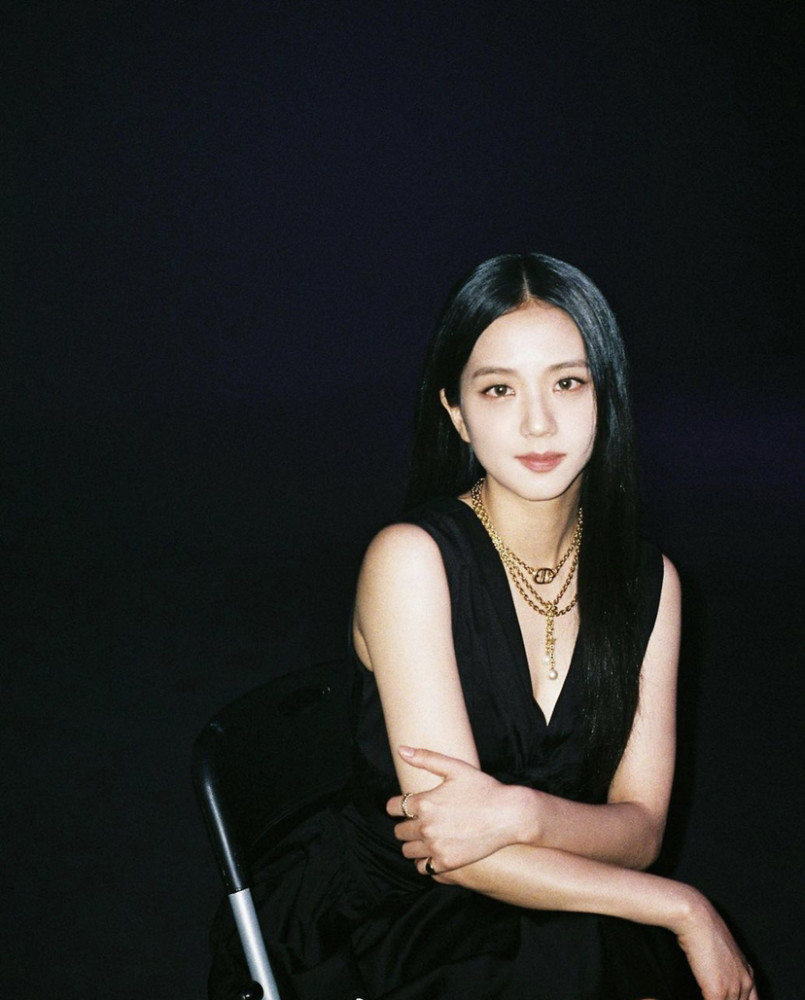 jisoo金智秀ins晒照有种电影氛围感