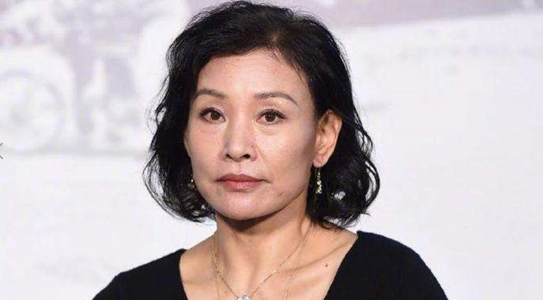 陈冲一句话毁了85年春晚新闻联播都道歉导演直言不想活了