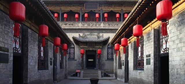 山西著名的晋派建筑为乔家大院,这是一座极其雄伟的建筑群,素有"皇家