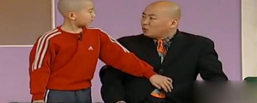 2003年,13岁的谢昀杉搭档郭冬临登上央视春晚,表演了小品《我和爸爸