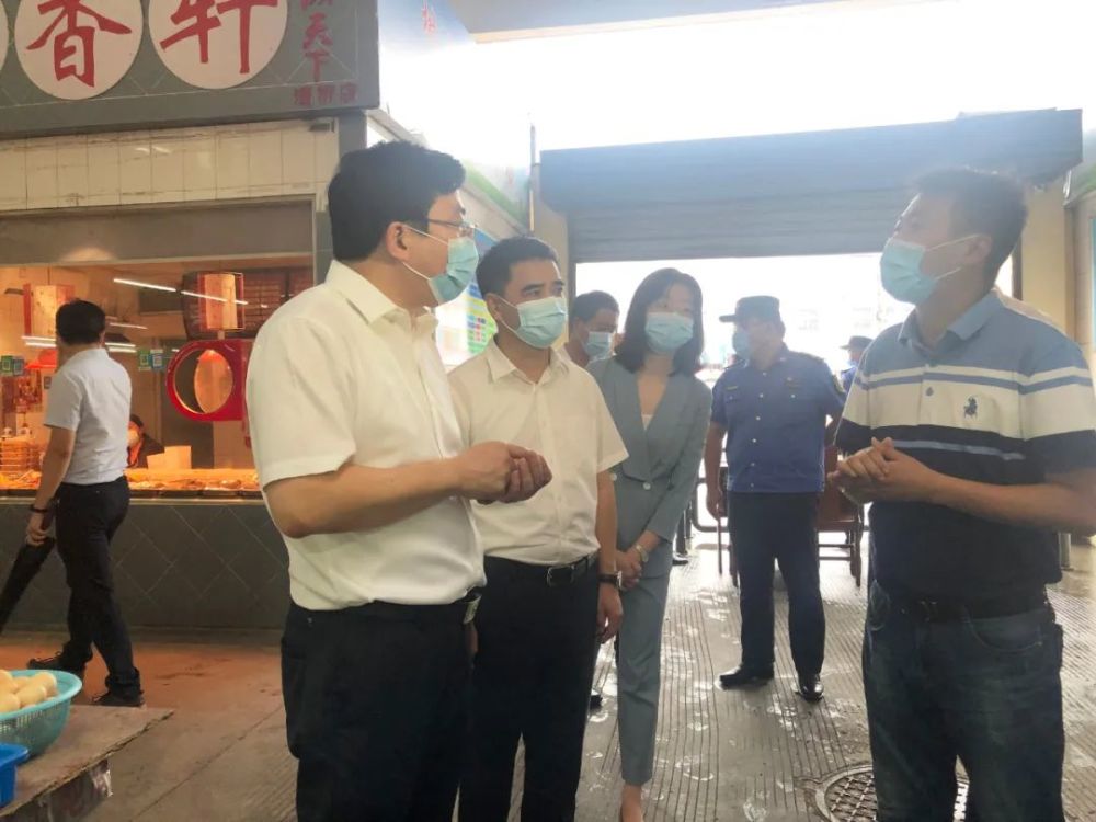 乔俊杰,恽淇丞带队实地检查漕桥卫生院等地疫情防控工作