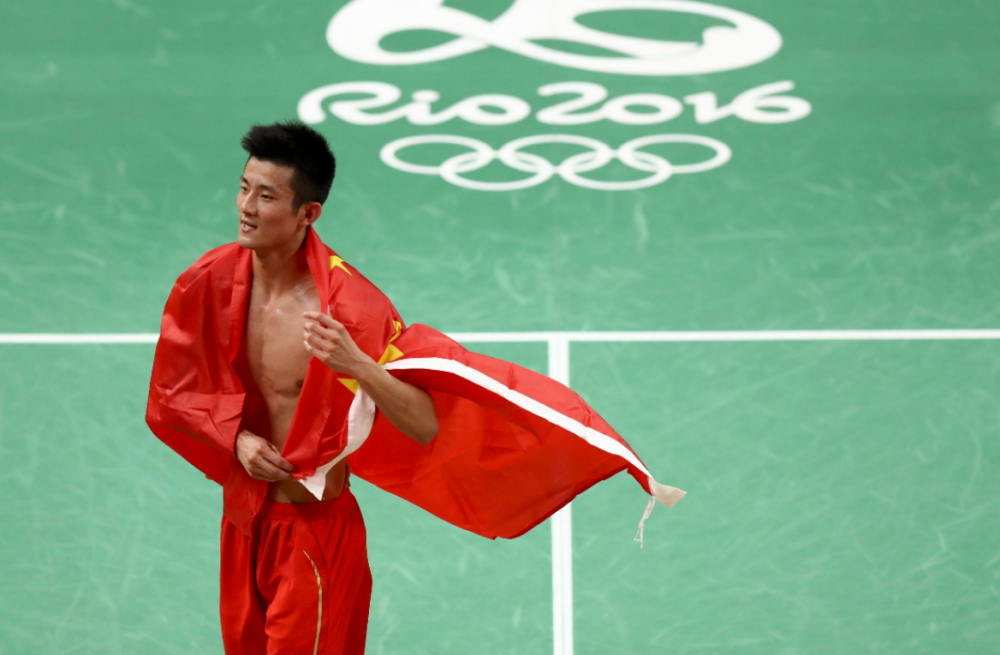 北京时间8月2日晚上8点,东京奥运会羽毛球项目将会迎来最后一战,谌龙
